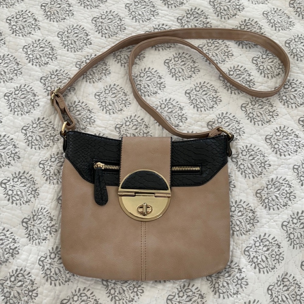 Tan crossbody purse